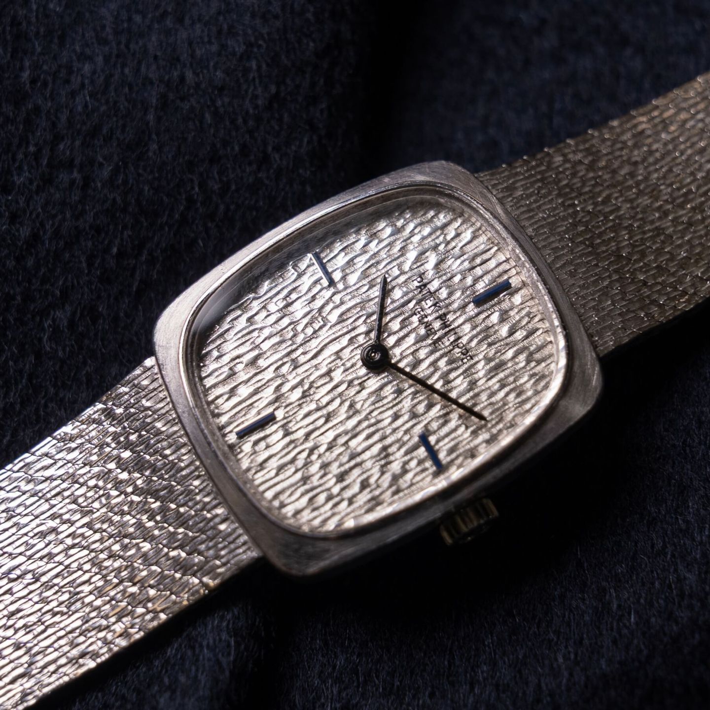 Patek Philippe Golden Ellipse 4107 (1970) - Silver dial 20 mm White Gold case (1/5)