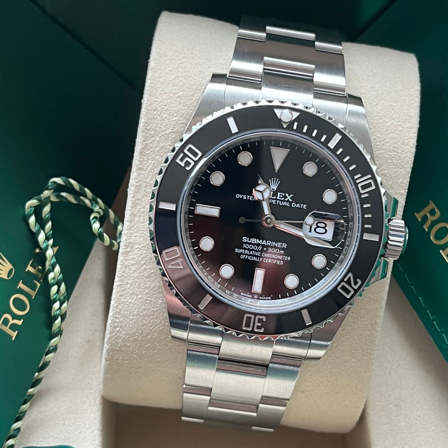 Rolex Submariner Date 126610LN - (3/5)