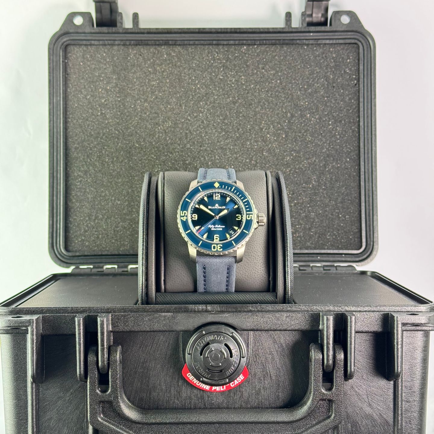 Blancpain Fifty Fathoms 5010 12B40 O52B (2025) - Blue dial 42 mm Titanium case (2/7)