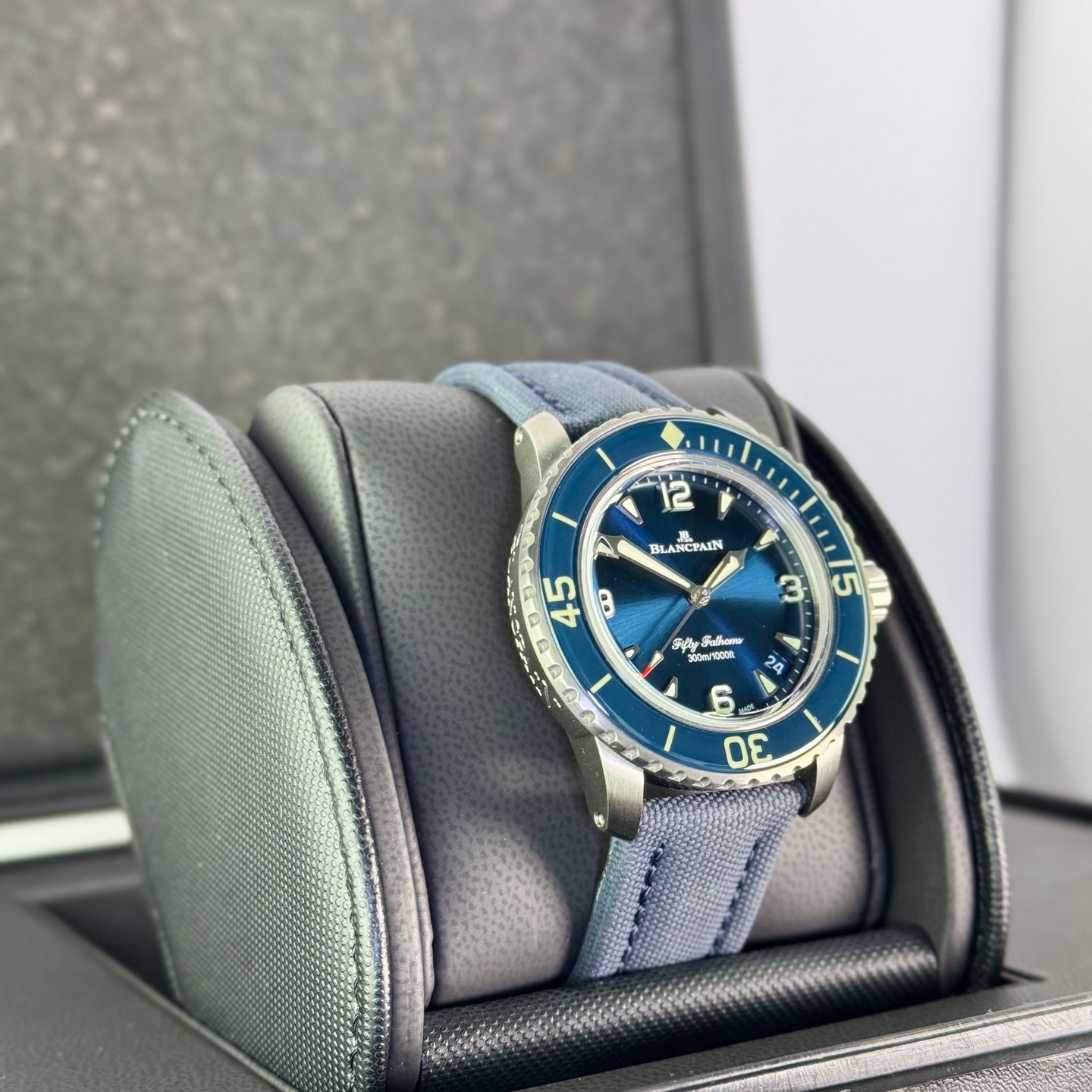Blancpain Fifty Fathoms 5010 12B40 O52B (2025) - Blue dial 42 mm Titanium case (4/7)