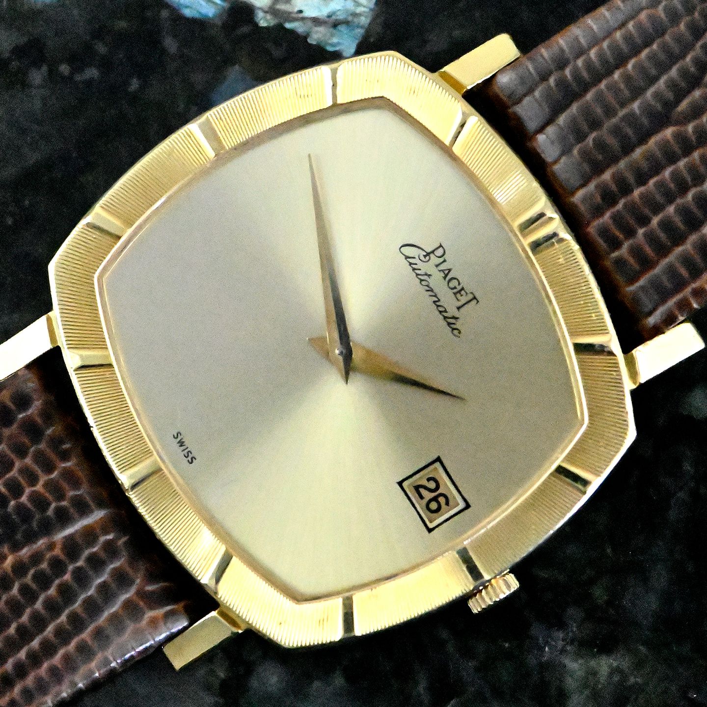 Piaget Vintage 13423 (1973) - Champagne dial 32 mm Yellow Gold case (2/8)