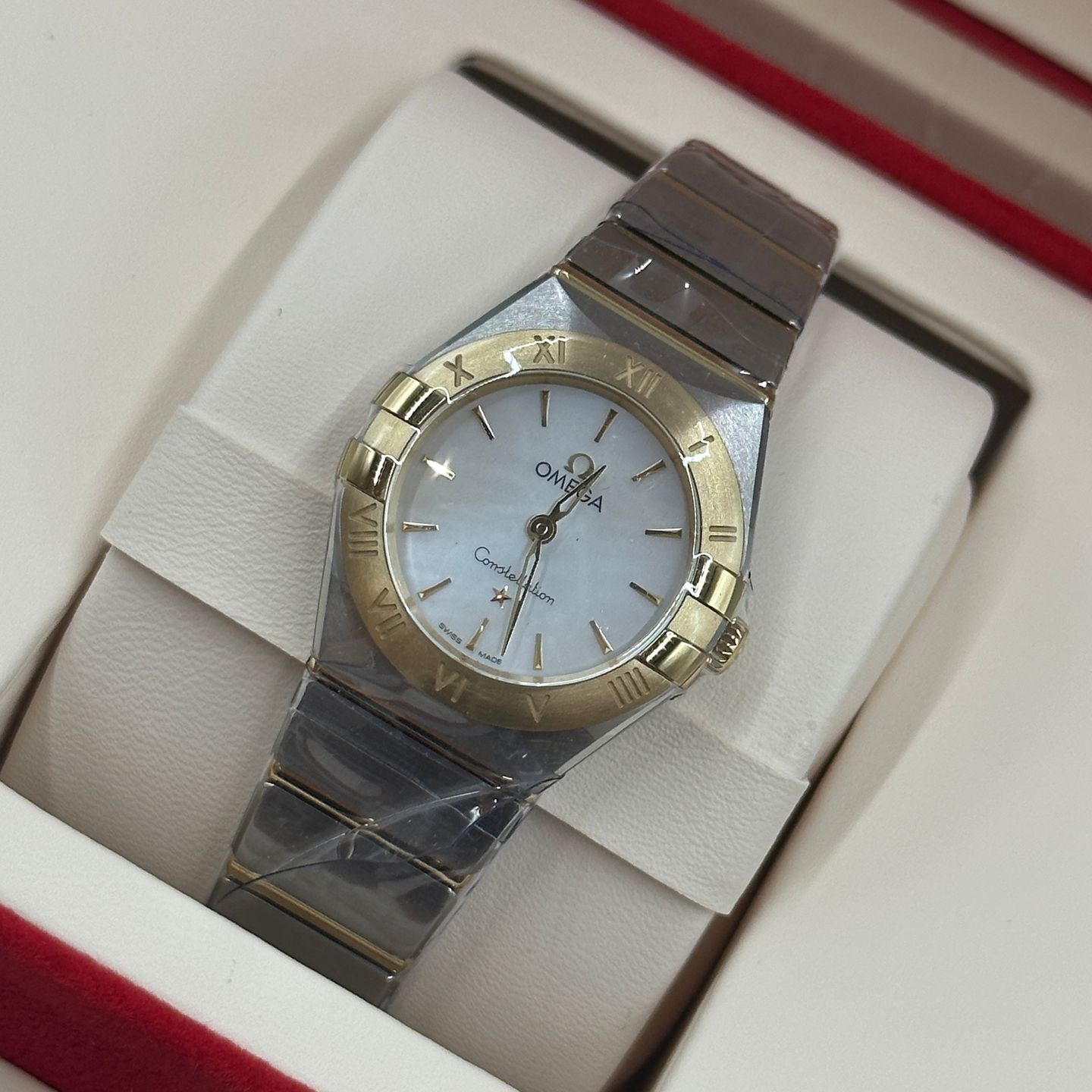 Omega Constellation Quartz 131.20.25.60.05.002 (2023) - Pearl dial 25 mm Gold/Steel case (3/8)