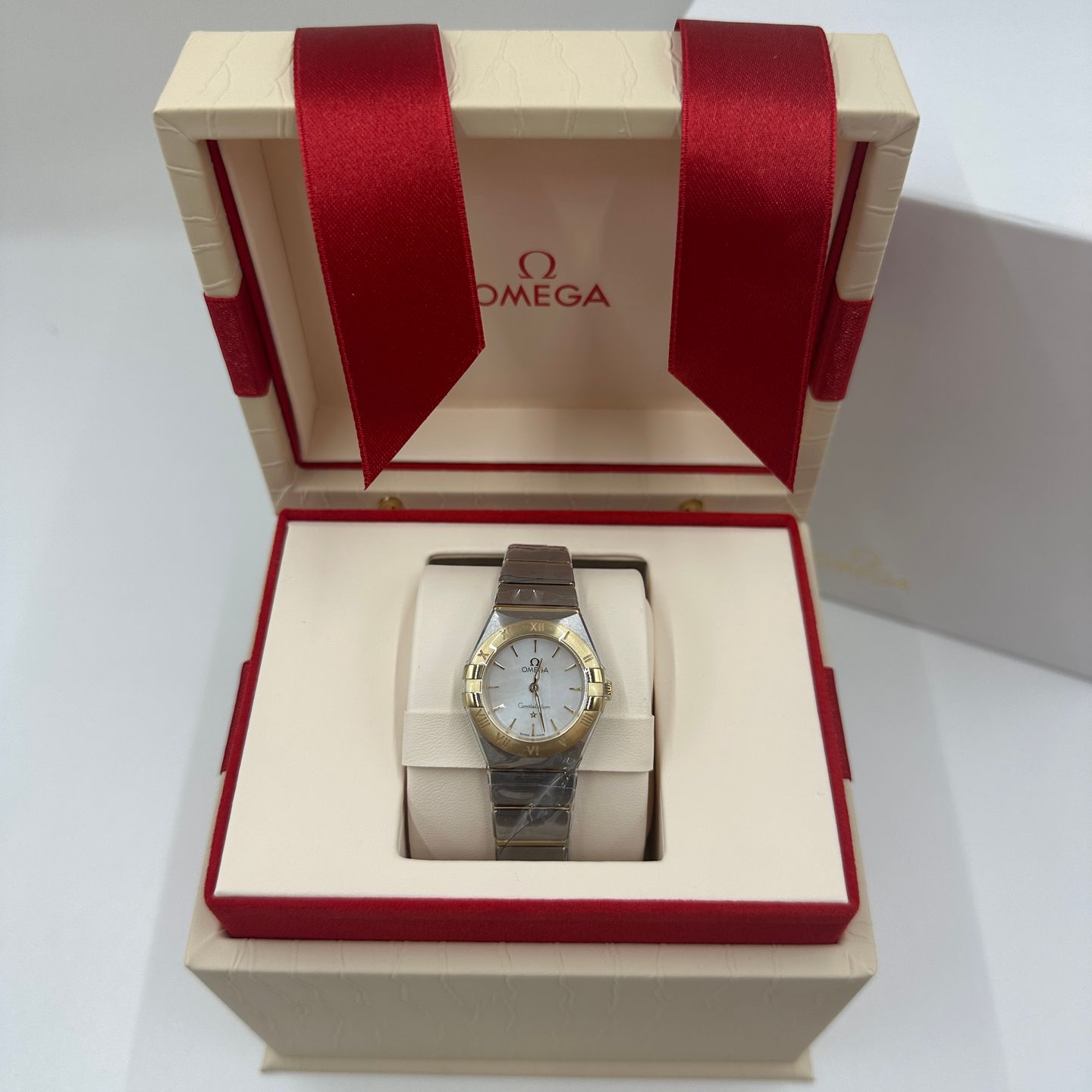 Omega Constellation Quartz 131.20.25.60.05.002 (2023) - Pearl dial 25 mm Gold/Steel case (2/8)