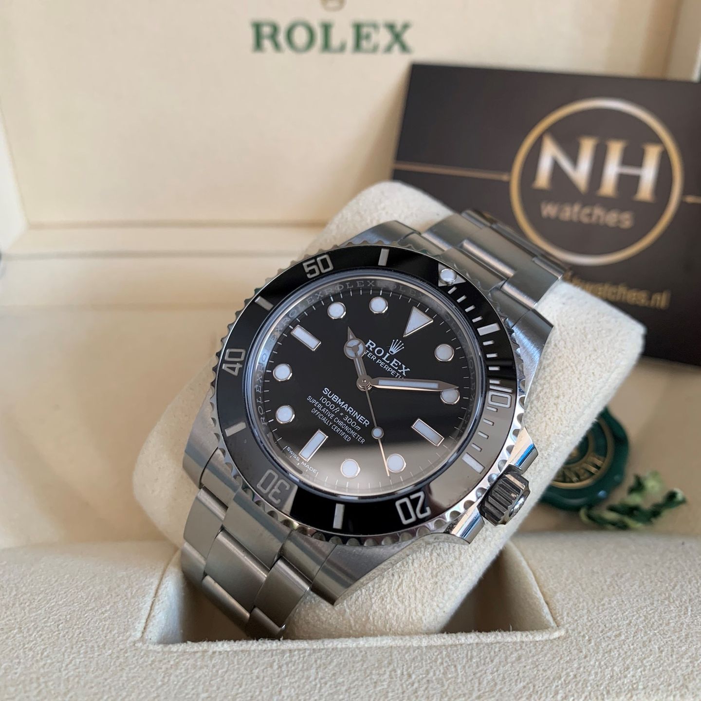 Rolex Submariner No Date 114060 (2019) - Black dial 40 mm Steel case (3/3)