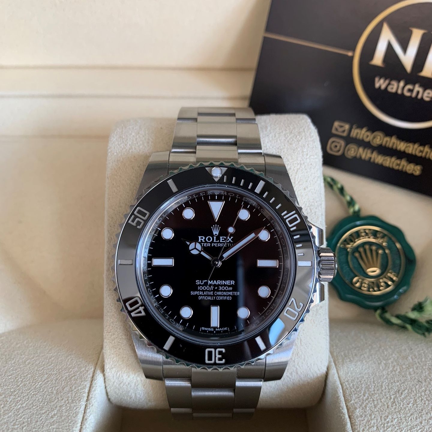 Rolex Submariner No Date 114060 (2019) - Black dial 40 mm Steel case (1/3)