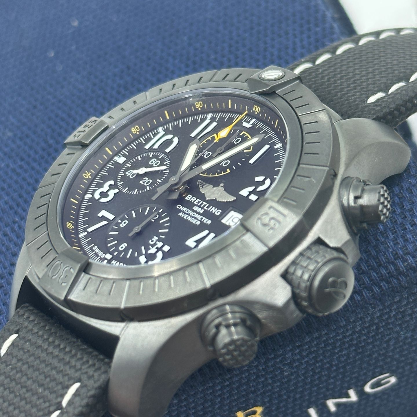 Breitling Avenger V13317101B1X1 (2023) - Zwart wijzerplaat 45mm Titanium (8/8)