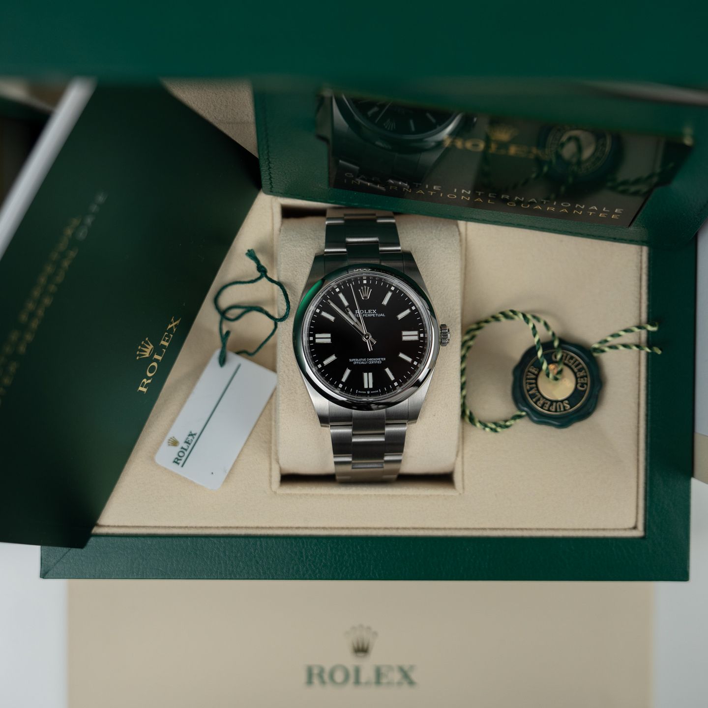 Rolex Oyster Perpetual 41 124300 (2024) - Black dial 41 mm Steel case (2/8)