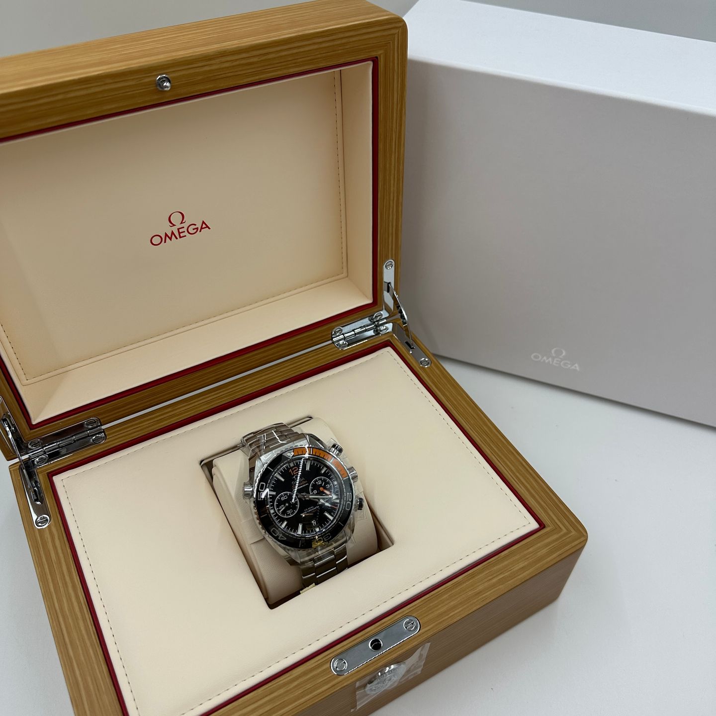 Omega Seamaster Planet Ocean Chronograph 215.30.46.51.01.002 (2023) - Zwart wijzerplaat 46mm Staal (2/8)