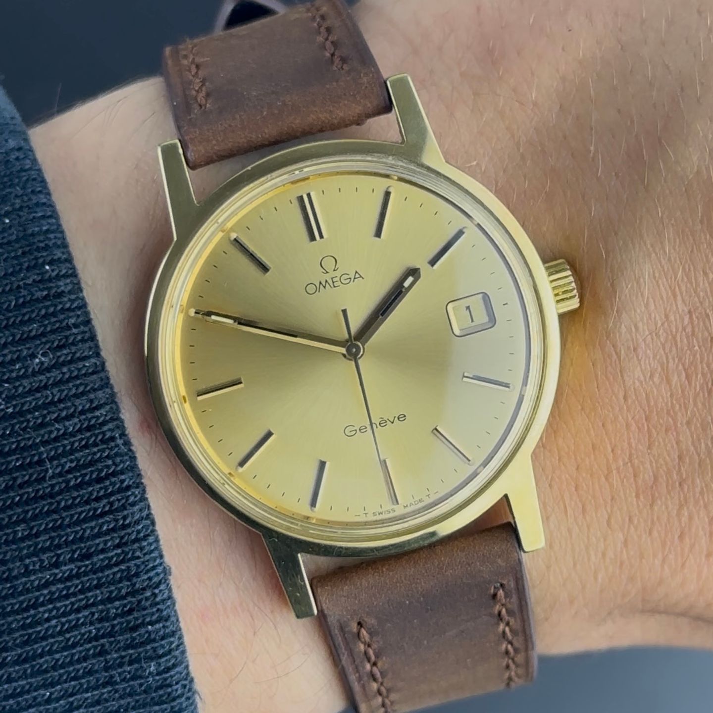 Omega Genève 136.0104 (1974) - Gold dial 35 mm Gold/Steel case (2/8)