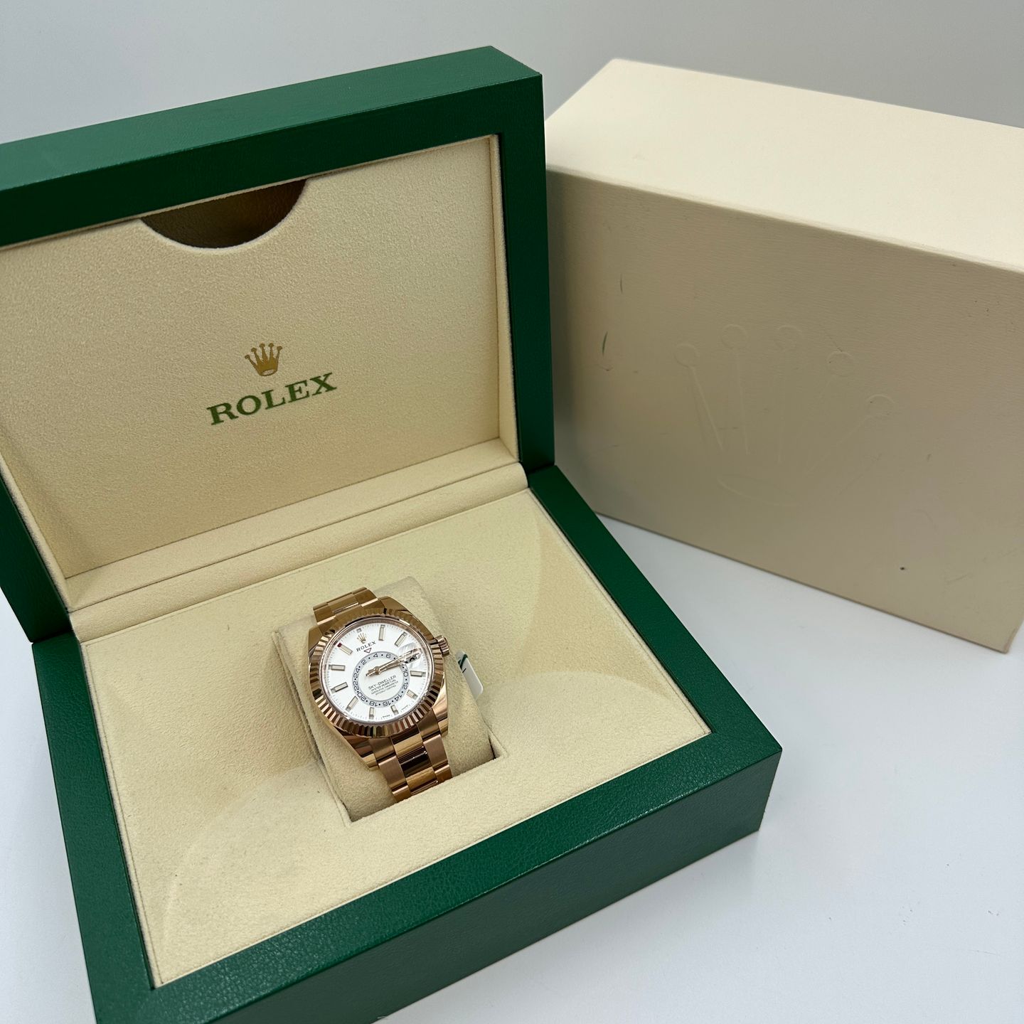 Rolex Sky-Dweller 326935 (2021) - Wit wijzerplaat 42mm Roségoud (2/8)