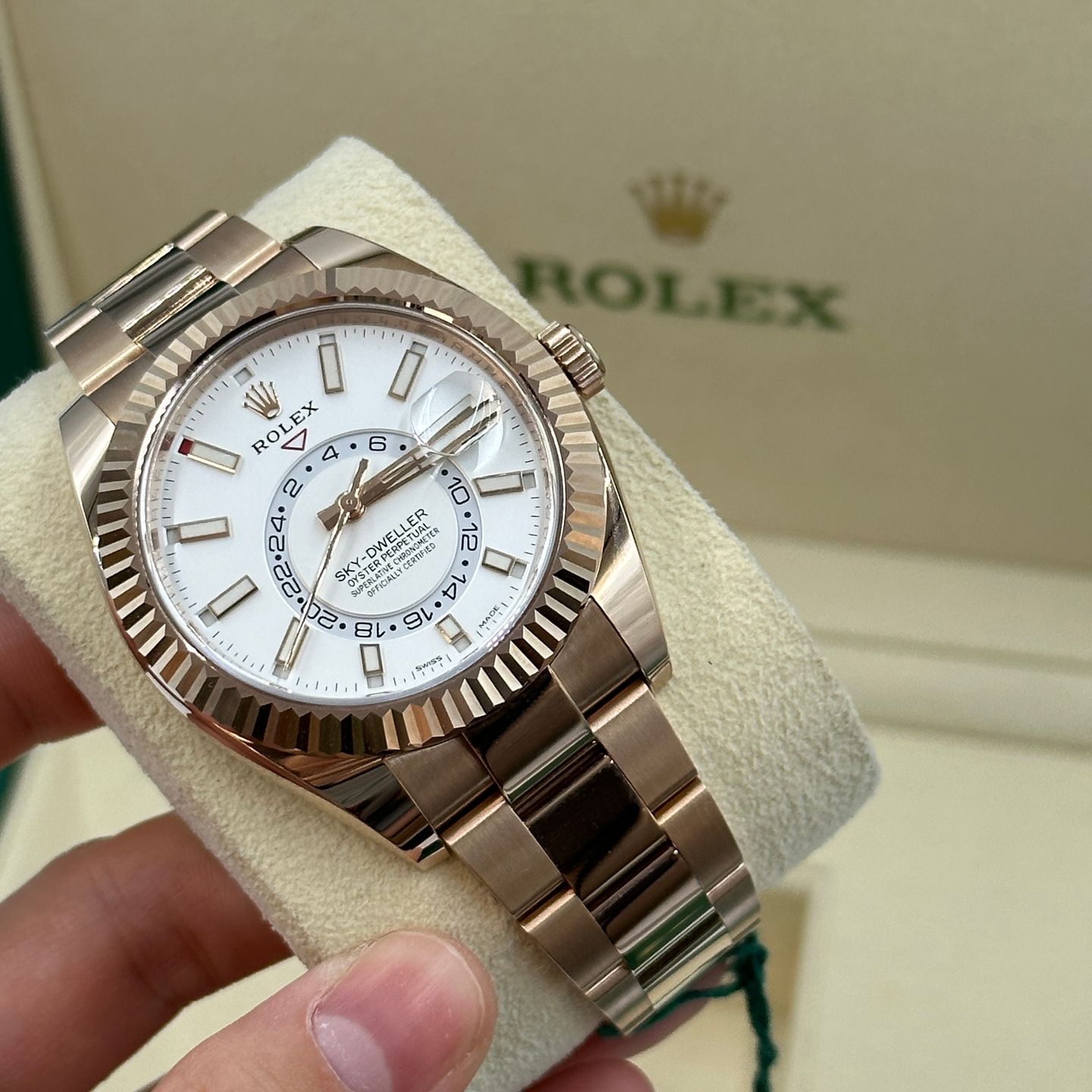 Rolex Sky-Dweller 326935 (2021) - Wit wijzerplaat 42mm Roségoud (4/8)