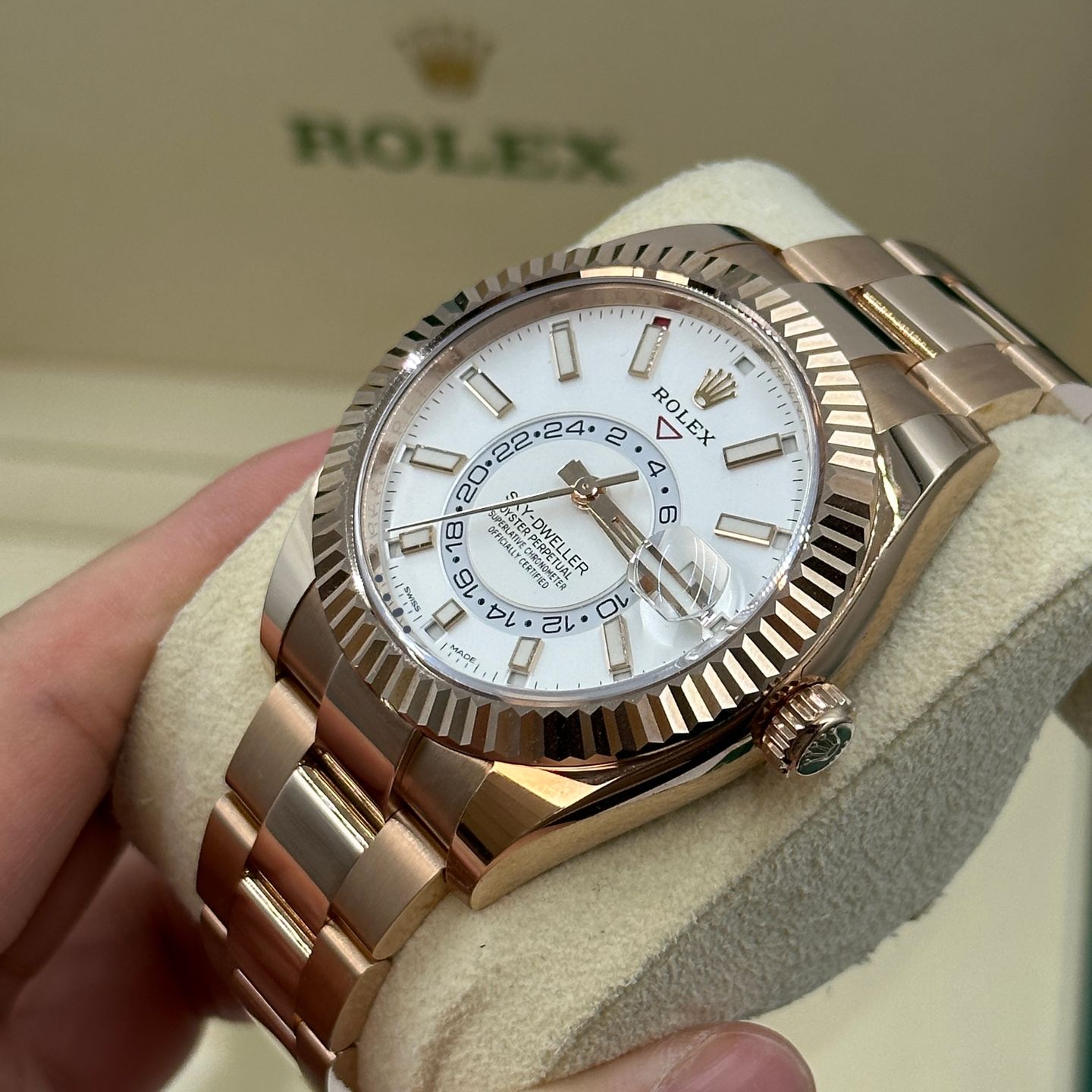 Rolex Sky-Dweller 326935 (2021) - Wit wijzerplaat 42mm Roségoud (3/8)