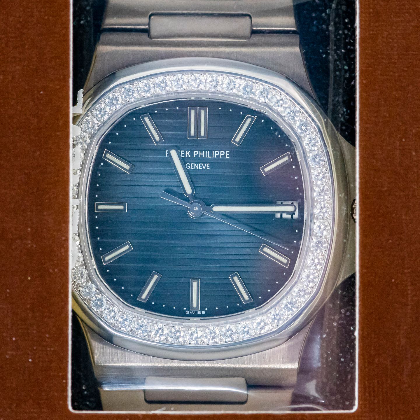 Patek Philippe Nautilus 5713/1G-001 - (2/8)