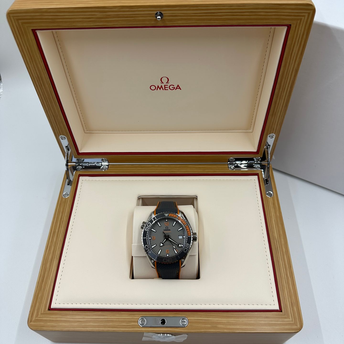 Omega Seamaster Planet Ocean 215.92.44.21.99.001 (2023) - Grijs wijzerplaat 44mm Titanium (2/8)