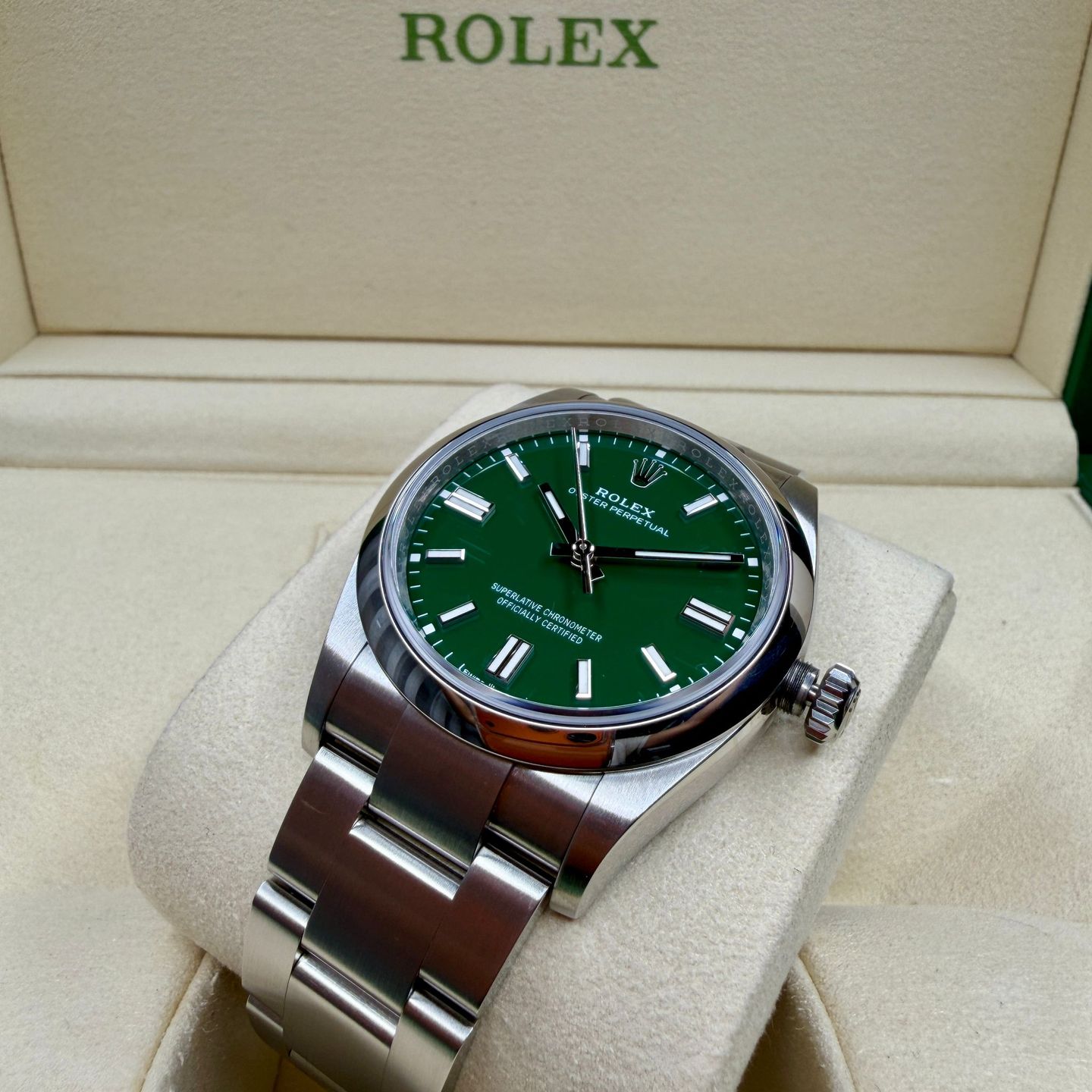 Rolex Oyster Perpetual 36 126000 - (2/8)
