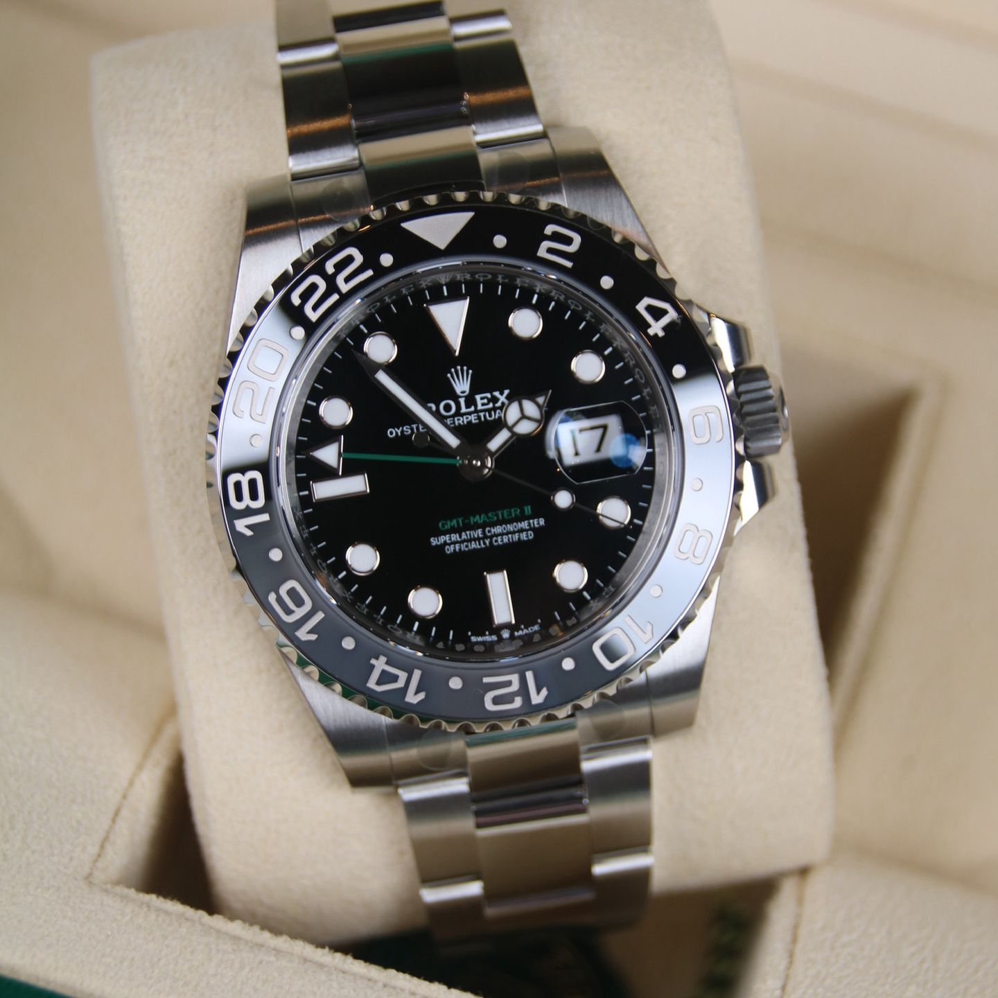 Rolex GMT-Master II 126710GRNR (2025) - Black dial 40 mm Steel case (4/5)