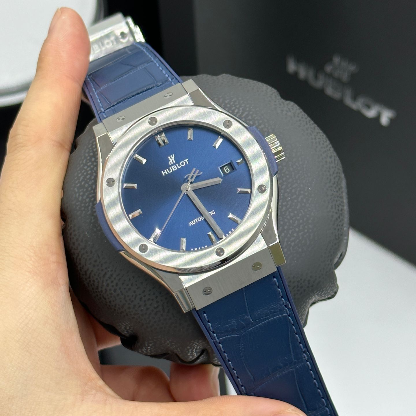 Hublot Classic Fusion Blue 542.NX.7170.LR (2024) - Blauw wijzerplaat 42mm Titanium (4/8)