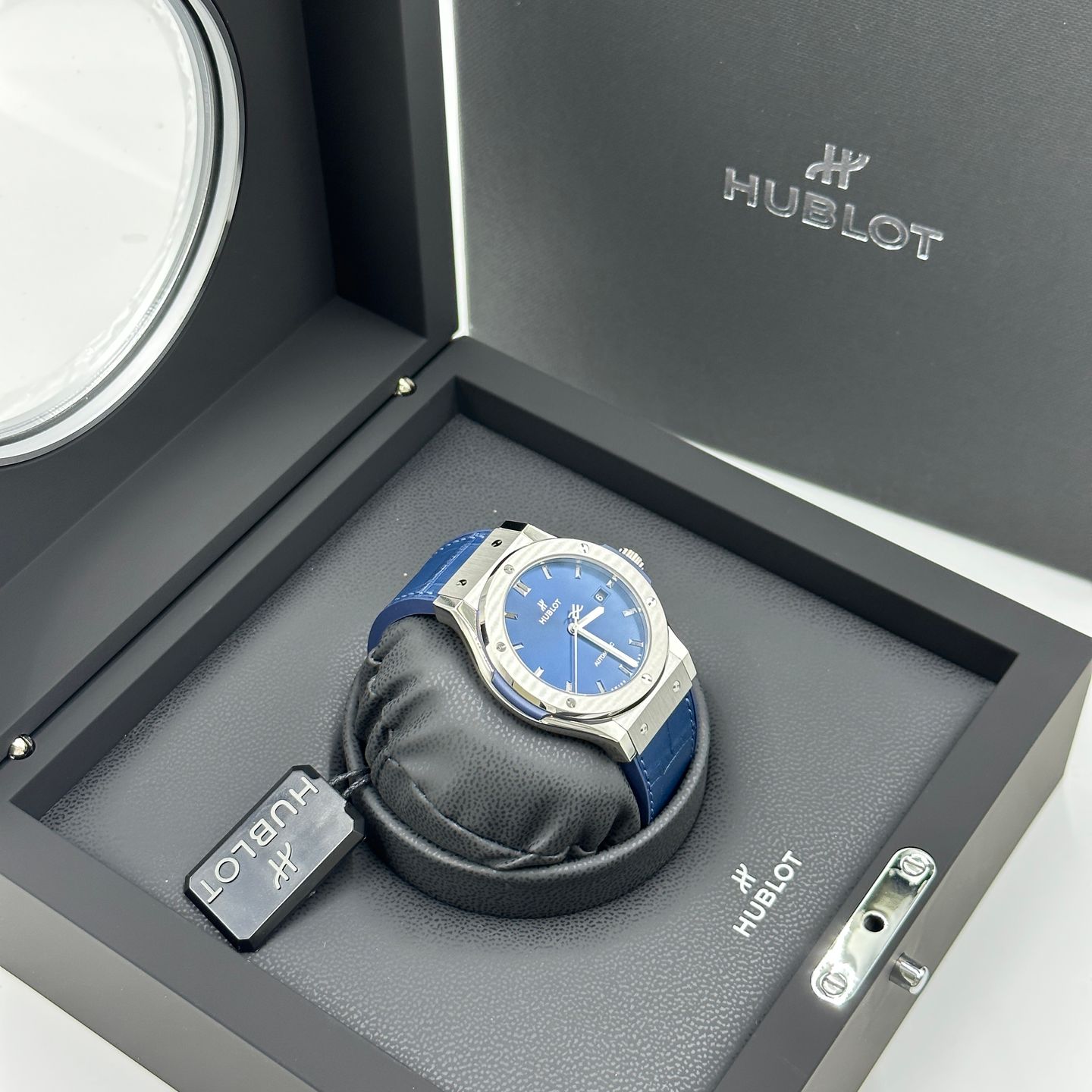 Hublot Classic Fusion Blue 542.NX.7170.LR (2024) - Blauw wijzerplaat 42mm Titanium (2/8)