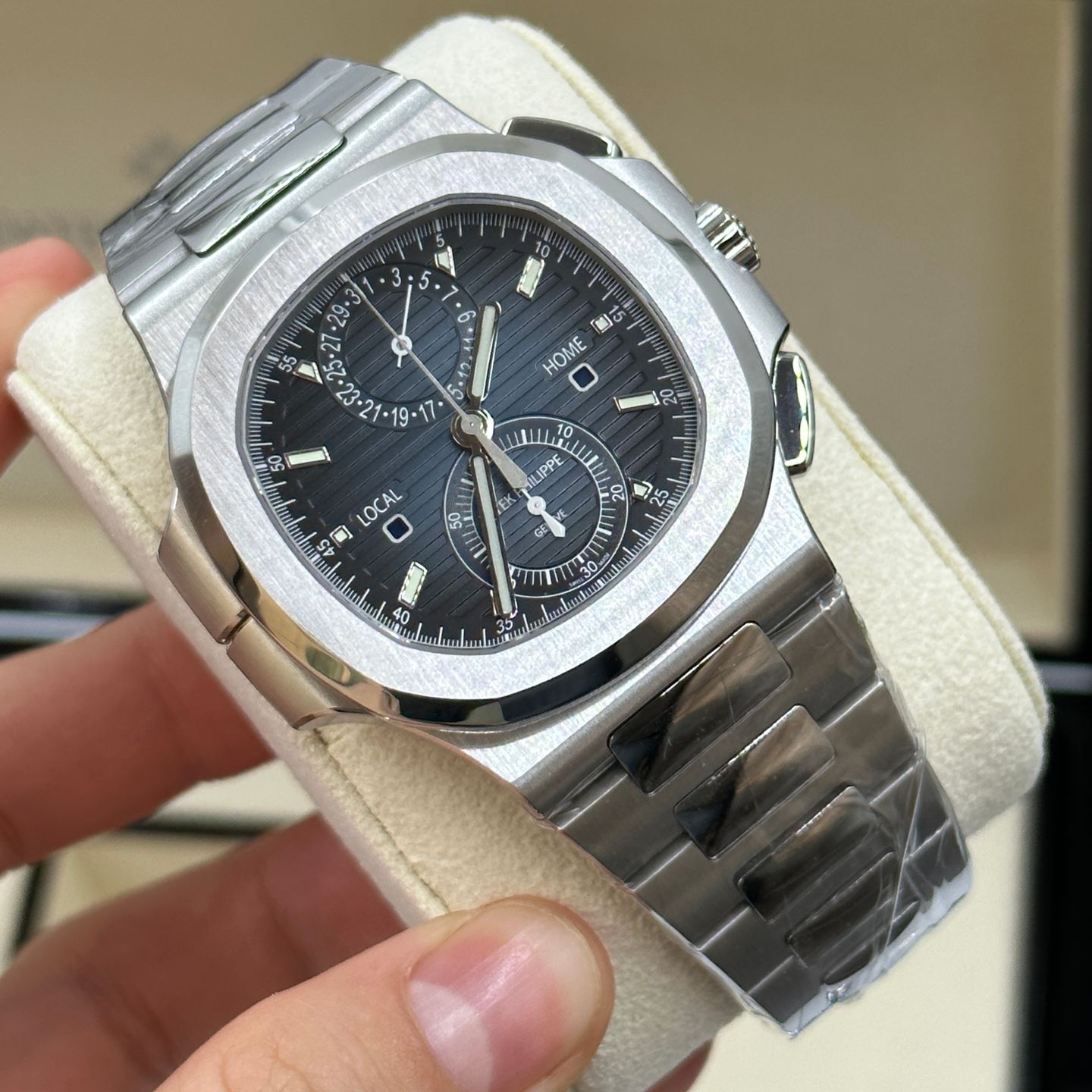 Patek Philippe Nautilus 5990/1A-011 - (3/8)