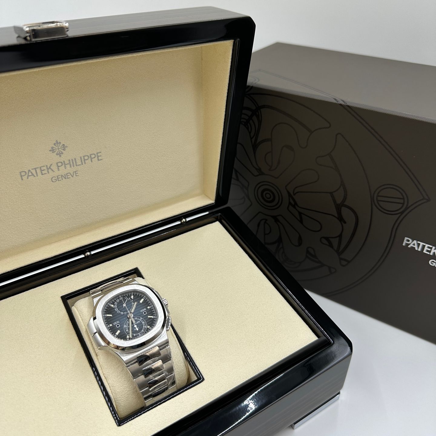 Patek Philippe Nautilus 5990/1A-011 - (1/8)