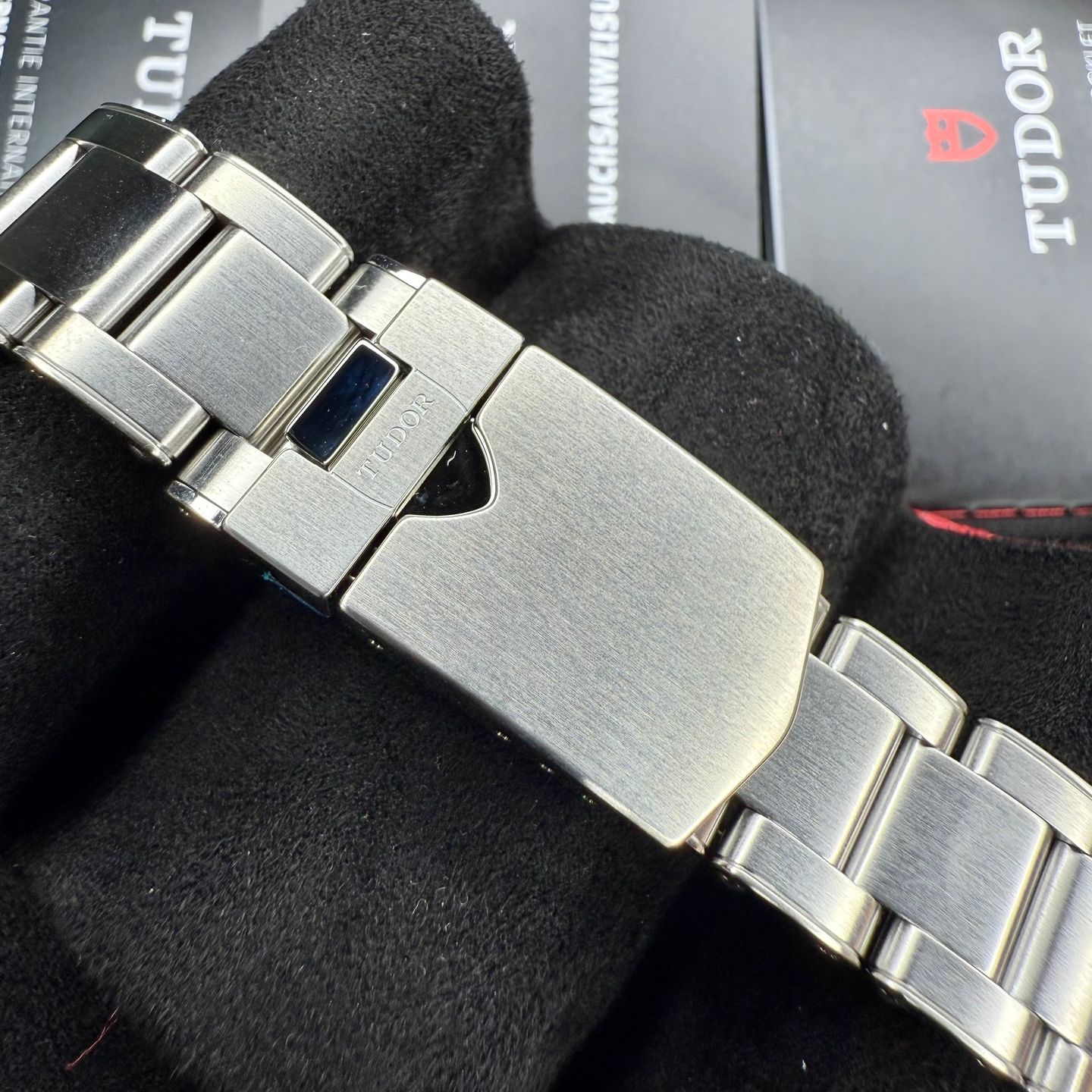 Tudor Black Bay Fifty-Eight 79030N (2025) - Black dial 39 mm Steel case (7/8)