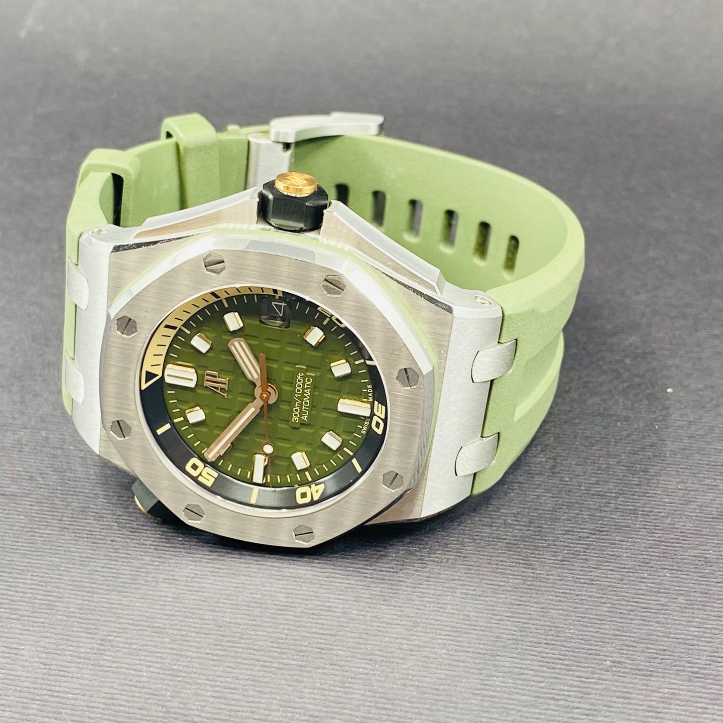 Audemars Piguet Royal Oak Offshore Diver 15720ST.OO.A052CA.01 (2022) - Green dial 42 mm Steel case (4/8)