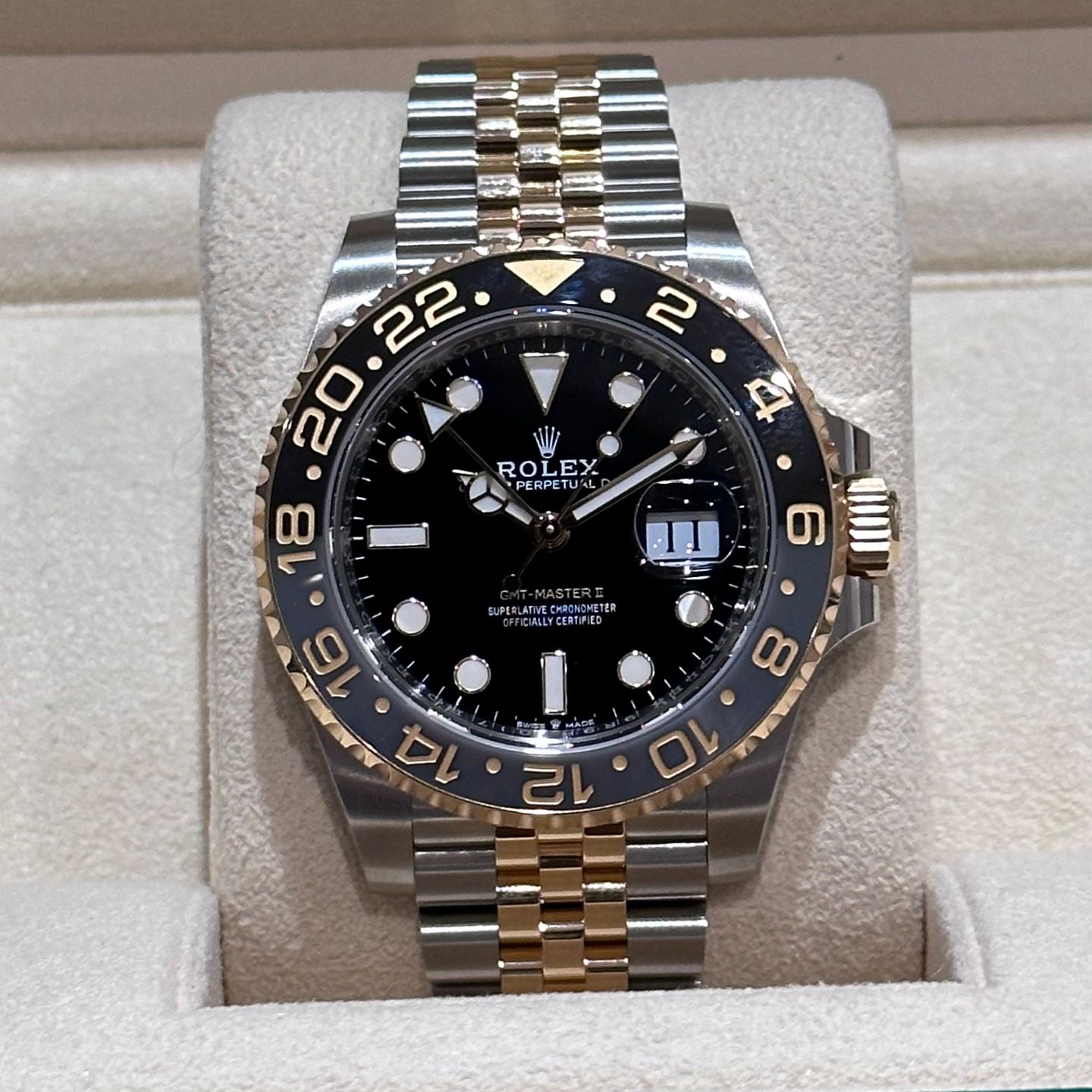 Rolex GMT-Master II 126713GRNR (2024) - Zwart wijzerplaat 40mm Goud/Staal (8/8)