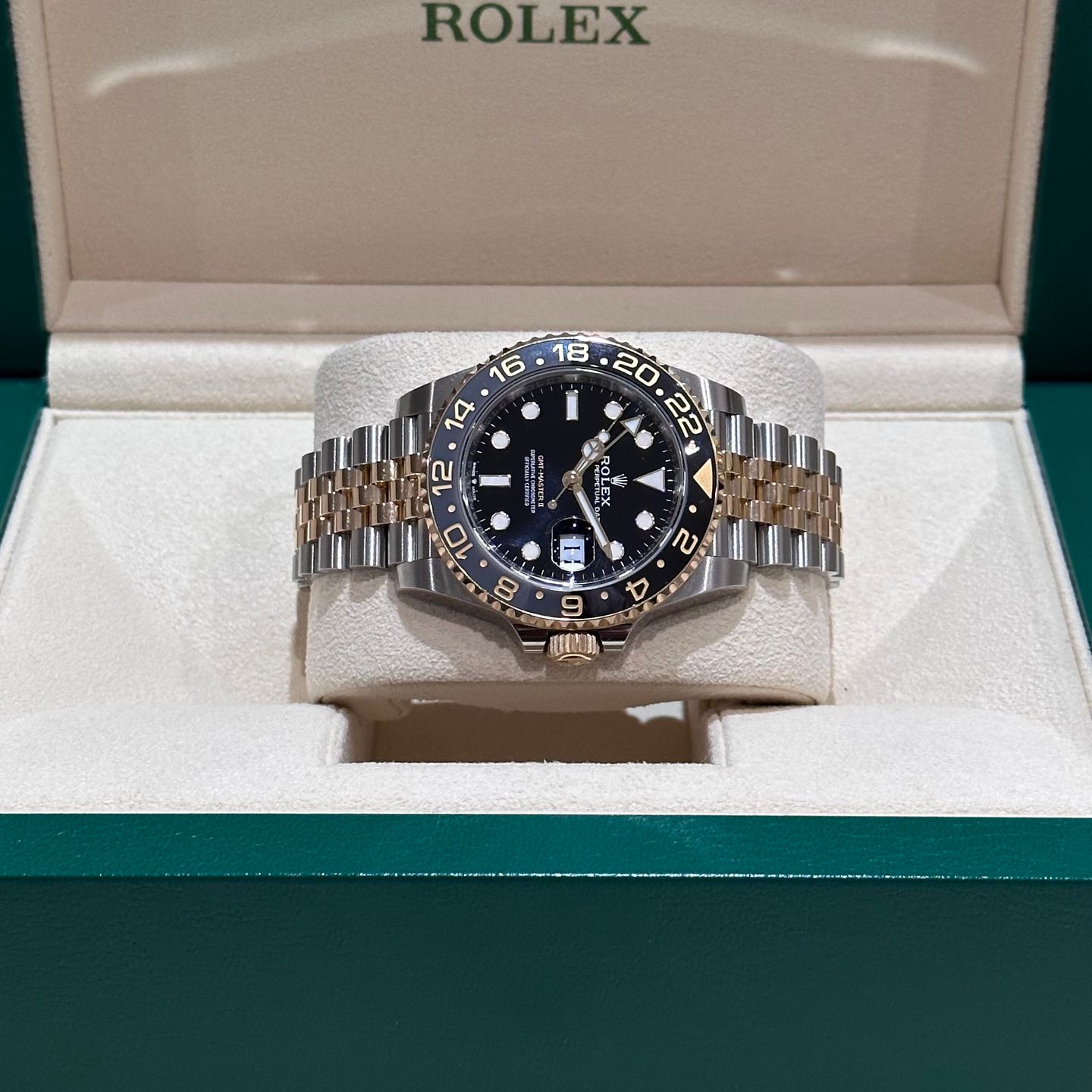 Rolex GMT-Master II 126713GRNR (2024) - Zwart wijzerplaat 40mm Goud/Staal (4/8)