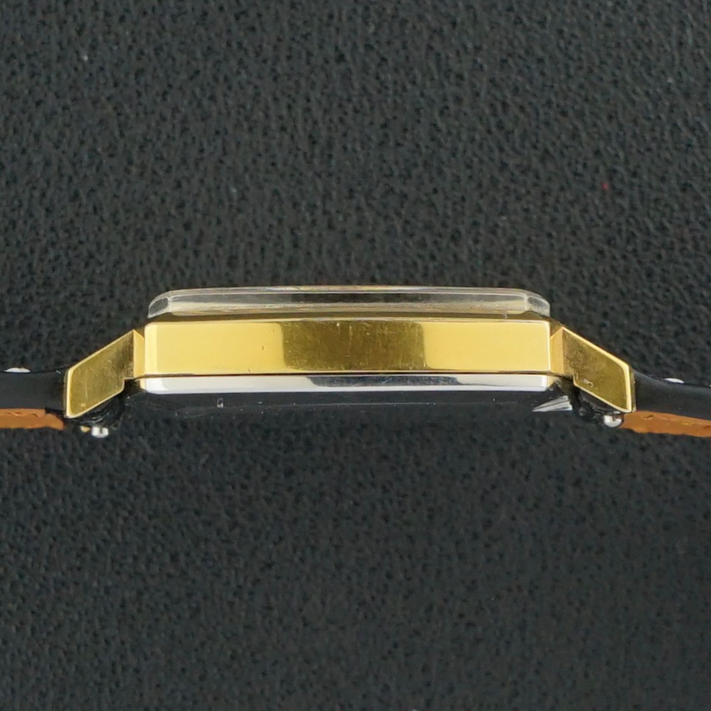 Omega Genève 132.0052 - (5/8)