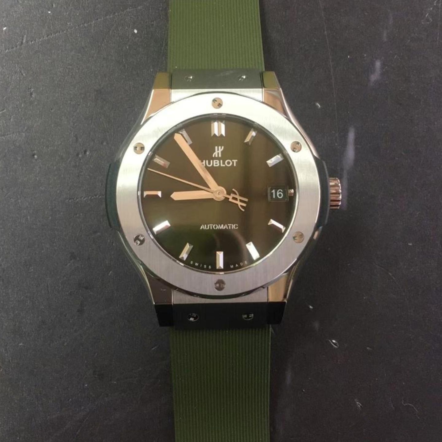 Hublot Classic Fusion 565.NX.8970.RX (2023) - Green dial 38 mm Titanium case (1/1)