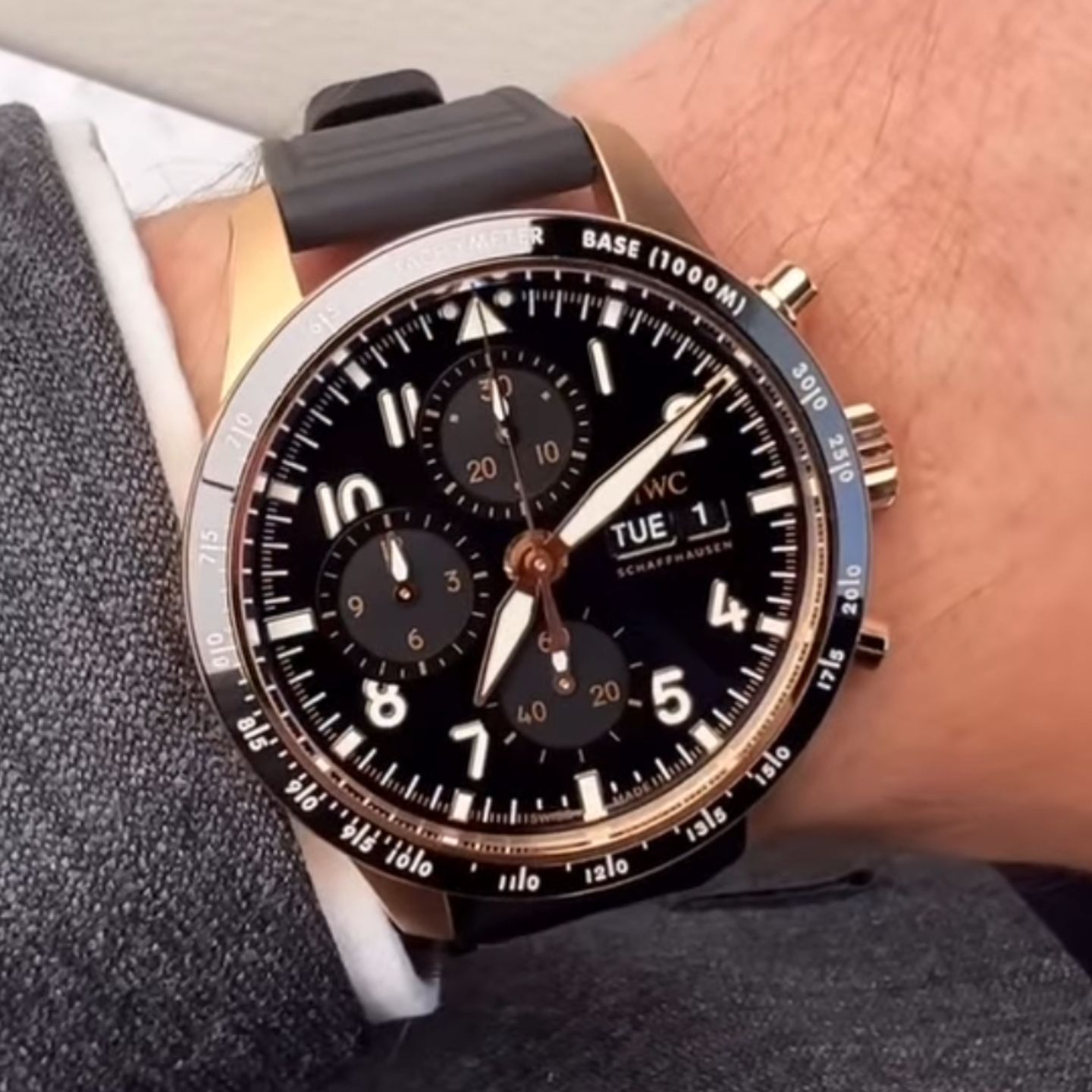 IWC Pilot Chronograph IW388309 (2025) - Black dial 41 mm Red Gold case (1/1)