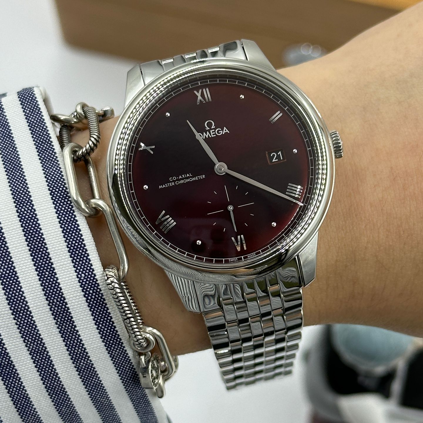 Omega De Ville Prestige 434.10.41.20.11.001 (2024) - Red dial 41 mm Steel case (8/8)