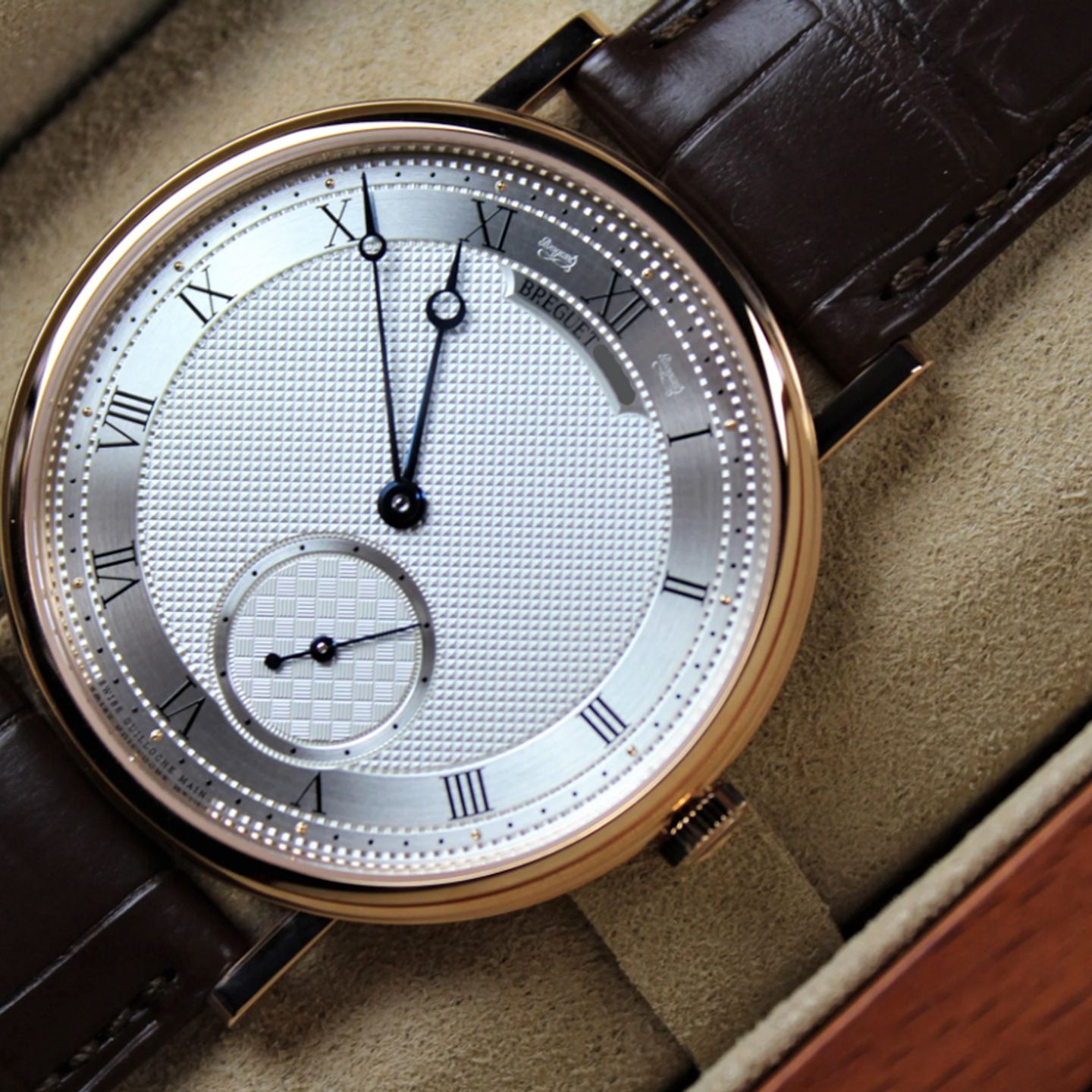 Breguet Classique 7147BR/12/9WU (2024) - Zilver wijzerplaat 40mm Roségoud (1/1)