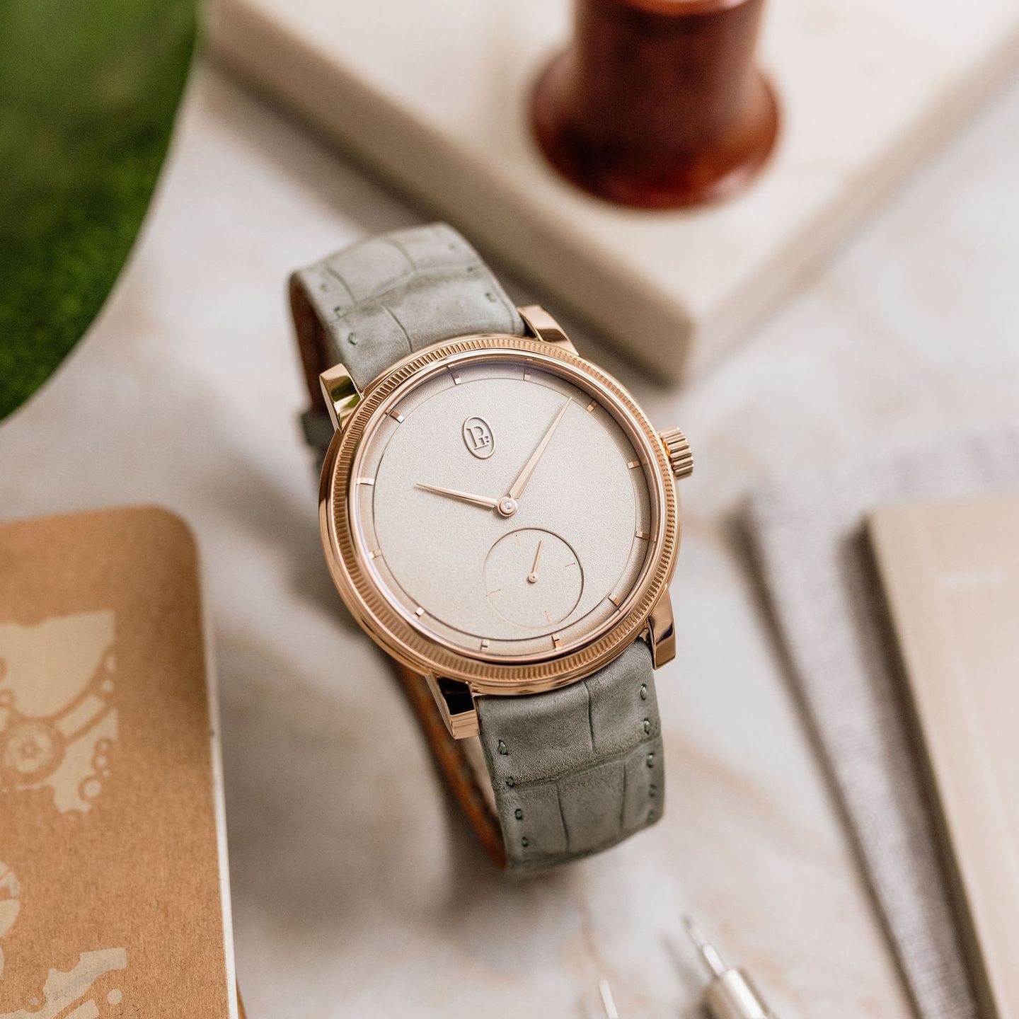 Parmigiani Fleurier Toric PFC940-2010001-300181-EN (2024) - Silver dial 40 mm Rose Gold case (1/5)