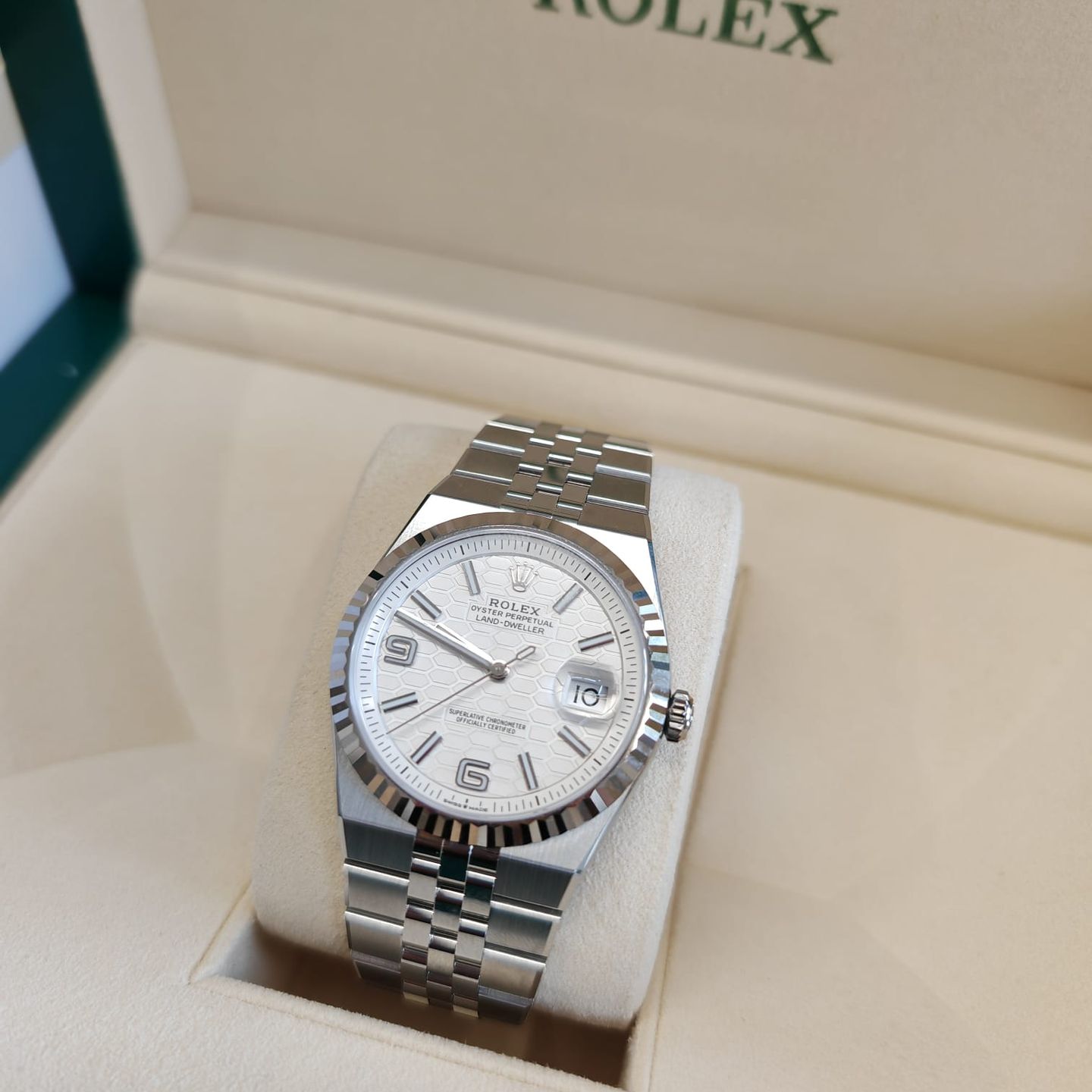 Rolex Land-Dweller 40 127334-0001 (2025) - White dial 40 mm Steel case (2/7)
