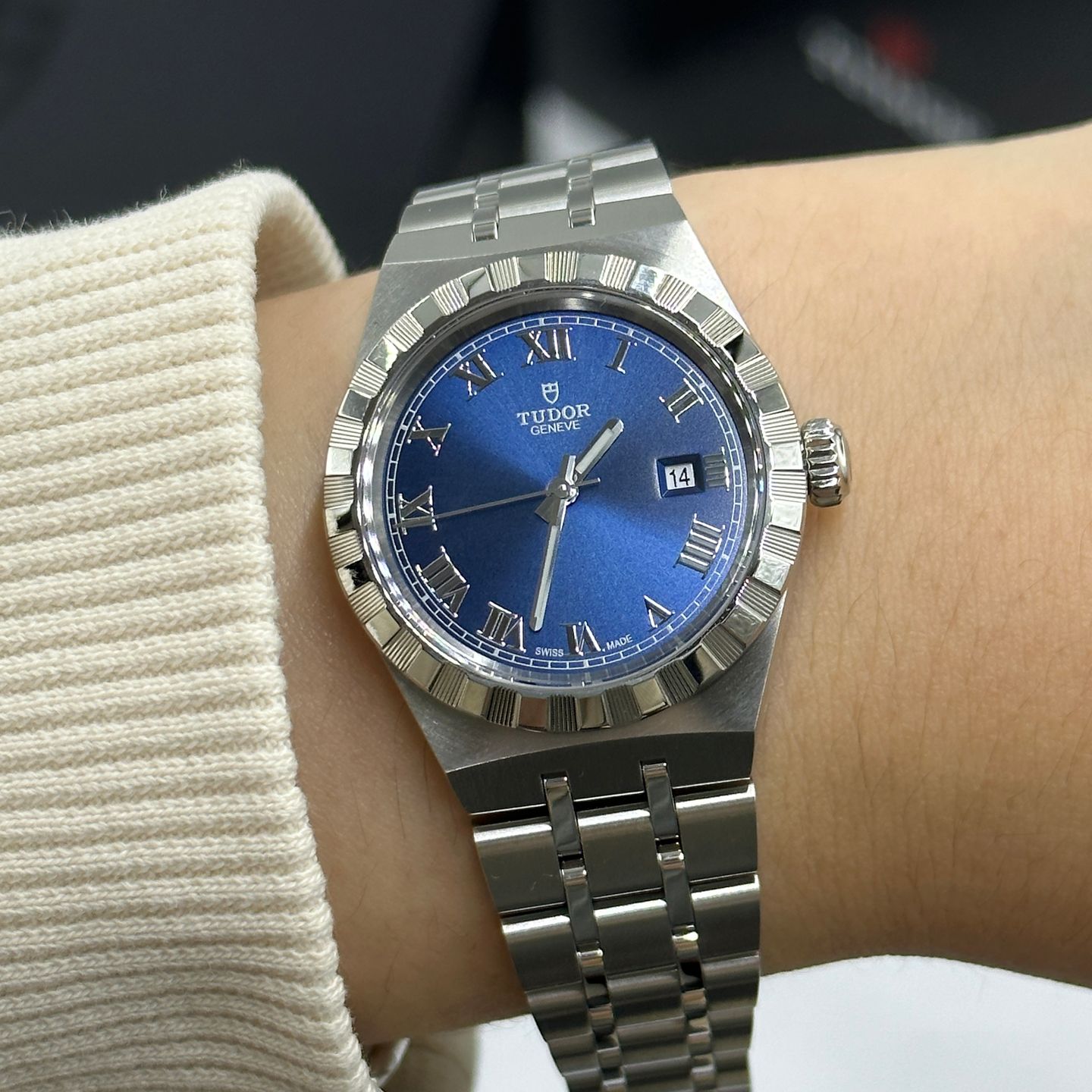 Tudor Royal 28300 (2024) - Blauw wijzerplaat 28mm Staal (8/8)