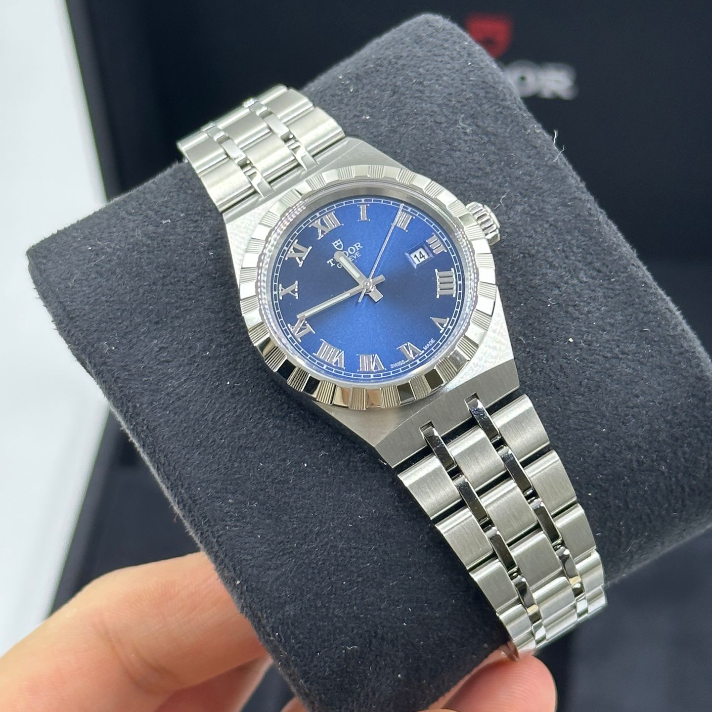 Tudor Royal 28300 (2024) - Blue dial 28 mm Steel case (4/8)