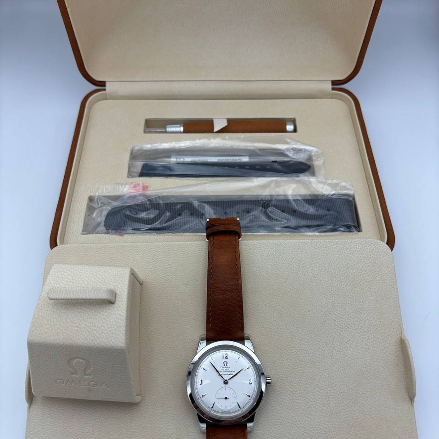 Omega Museum 511.12.38.20.02.001 (2019) - Silver dial 38 mm Steel case (2/5)