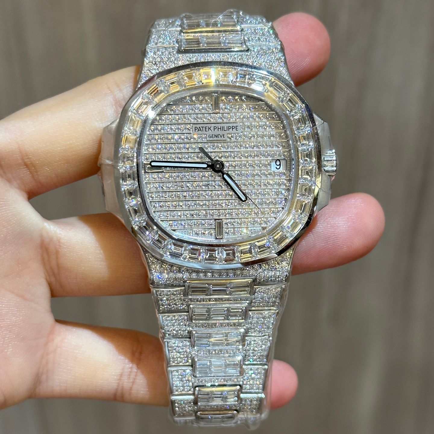 Patek Philippe Nautilus 5719/10G-010 (2024) - Zilver wijzerplaat 40mm Witgoud (1/4)