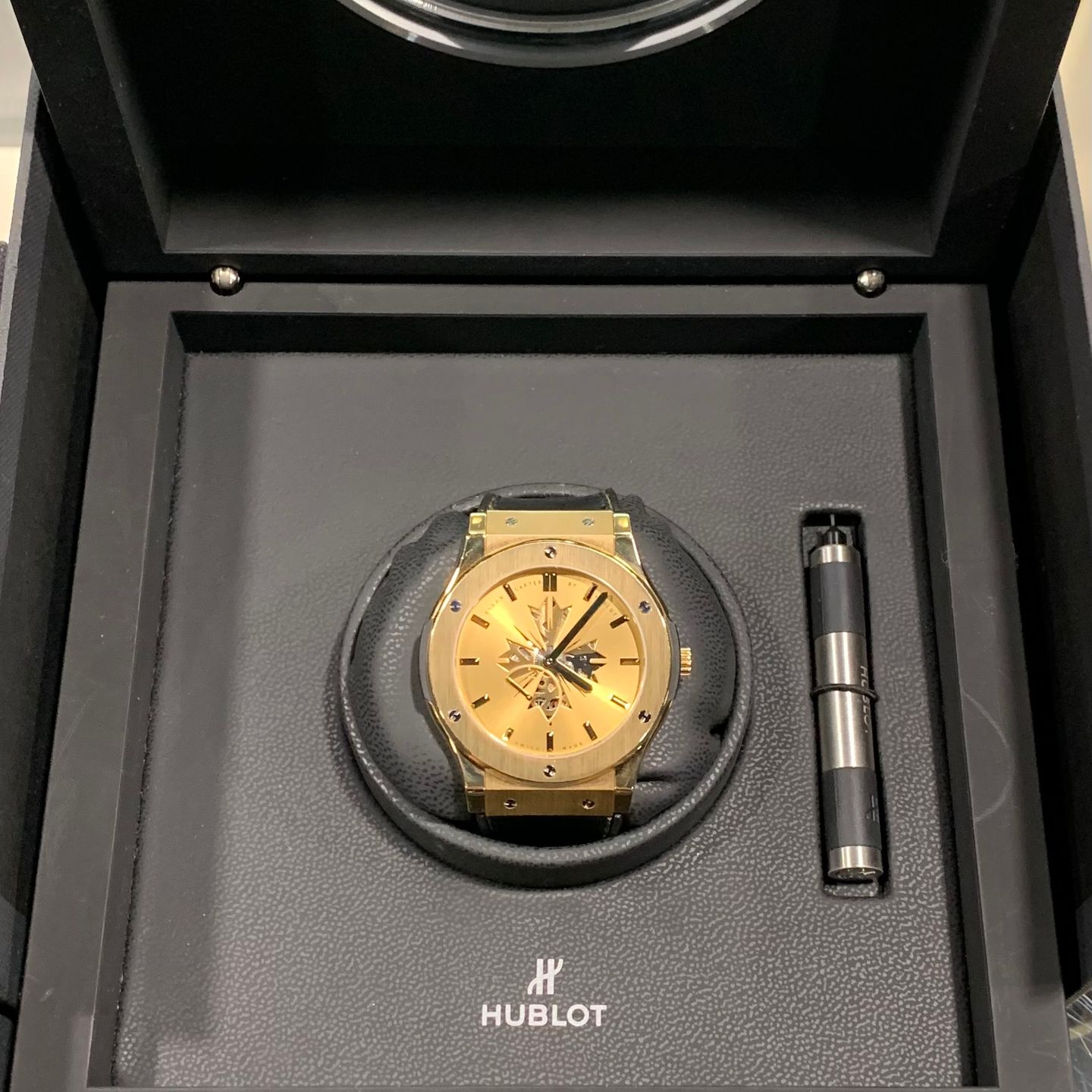 Hublot Classic Fusion 515.VX.4001.LR.SHC13 (2020) - Gold dial 45 mm Yellow Gold case (6/6)