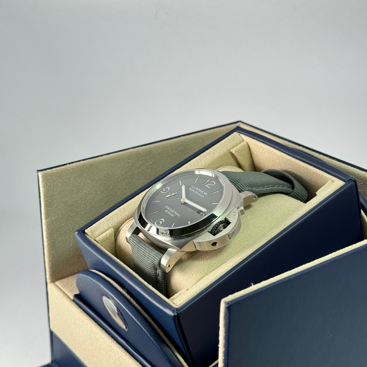 Panerai Luminor Marina PAM01358 (2024) - Grey dial 44 mm Steel case (6/8)