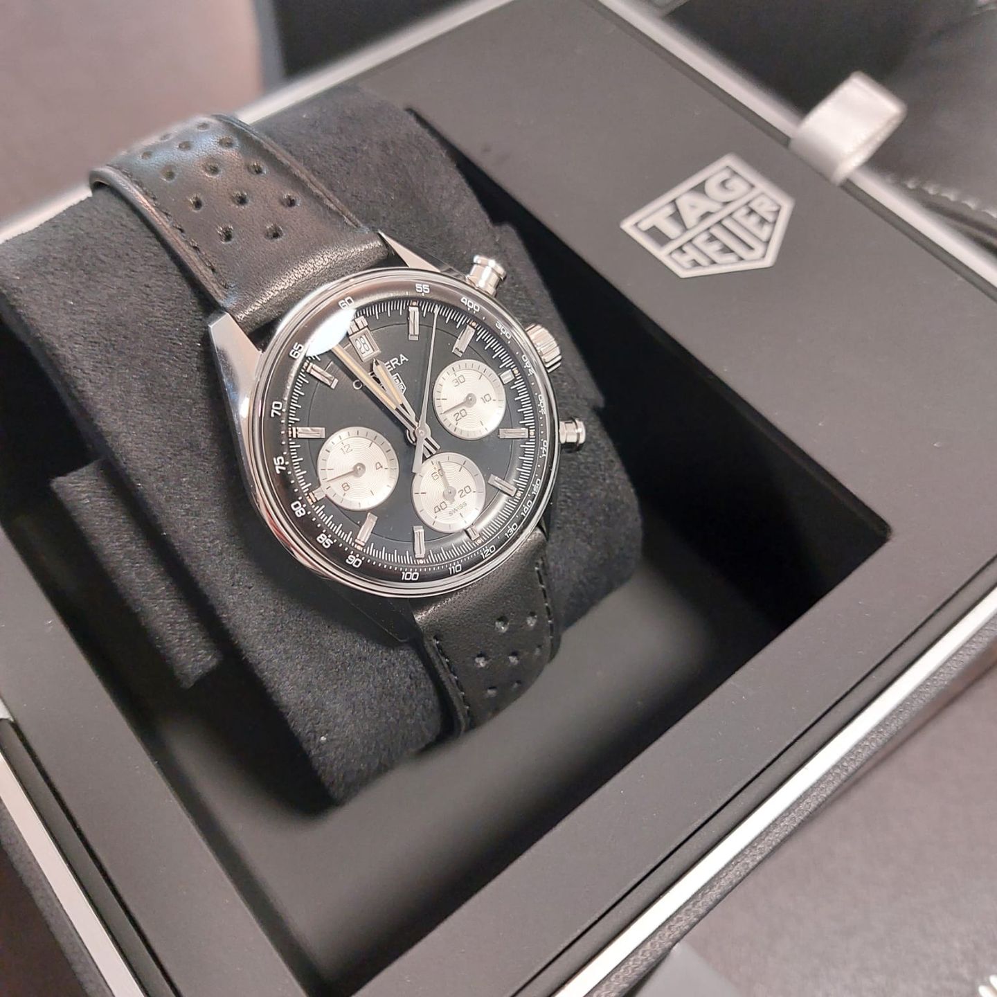 TAG Heuer Carrera CBS2210.FC6534 (2024) - Black dial 39 mm Steel case (6/8)