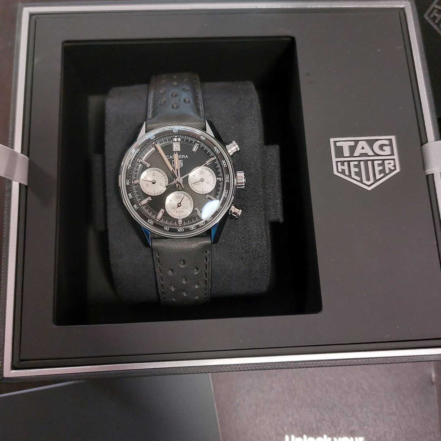 TAG Heuer Carrera CBS2210.FC6534 (2024) - Black dial 39 mm Steel case (3/8)