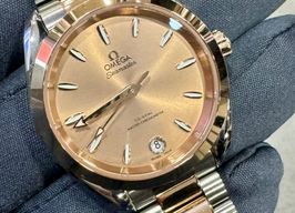 Omega Seamaster Aqua Terra 220.20.34.20.10.001 (2025) - Pink dial 34 mm Gold/Steel case