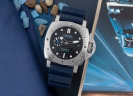 Panerai Luminor Submersible PAM00973 (Unknown (random serial)) - Black dial 42 mm Steel case