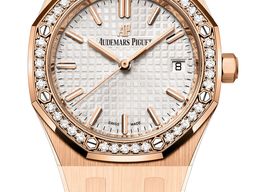 Audemars Piguet Royal Oak Selfwinding 77351OR.ZZ.1261OR.01 (2025) - Silver dial 34 mm Rose Gold case
