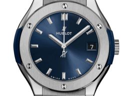 Hublot Classic Fusion 581.NX.7170.RX.1104 (2023) - Blauw wijzerplaat 33mm Titanium