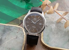 IWC Ingenieur Automatic IW323311 (Onbekend (willekeurig serienummer)) - Bruin wijzerplaat 43mm Staal