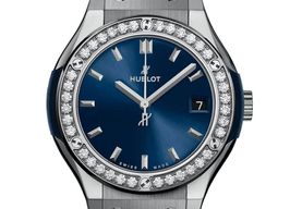 Hublot Classic Fusion Blue 581.NX.7170.LR.1104 (2023) - Blauw wijzerplaat 33mm Titanium