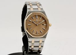 Audemars Piguet Royal Oak Lady 67650SR.OO.1261SR.01 (2018) - Roze wijzerplaat 33mm Goud/Staal